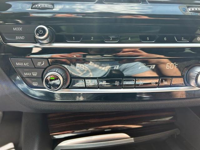 Photo of 2022 Black Sapphire Metallic BMW 540