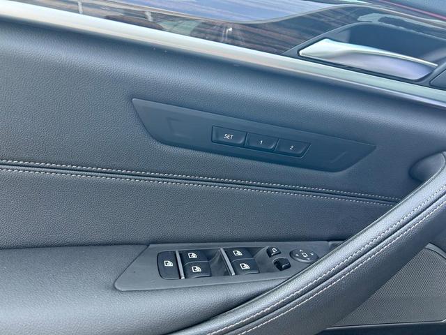 Photo of 2022 Black Sapphire Metallic BMW 540