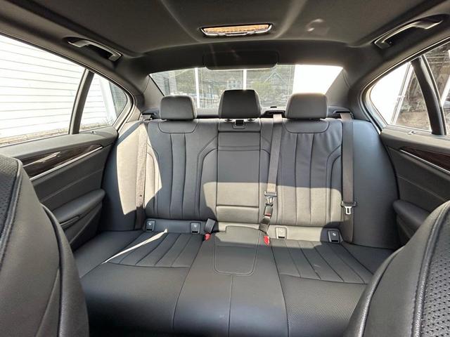 Photo of 2022 Black Sapphire Metallic BMW 540