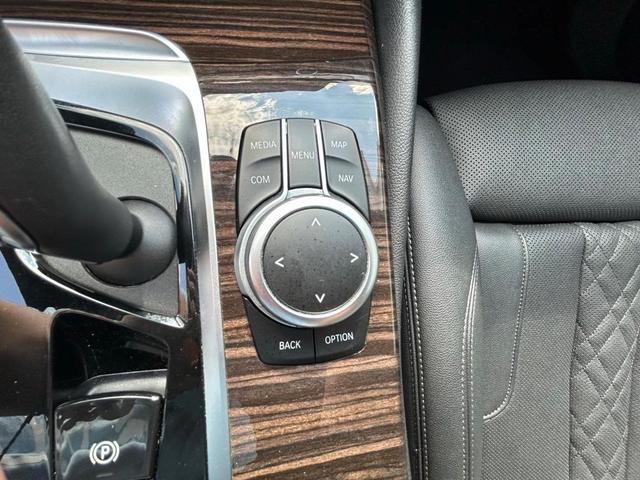 Photo of 2022 Black Sapphire Metallic BMW 540