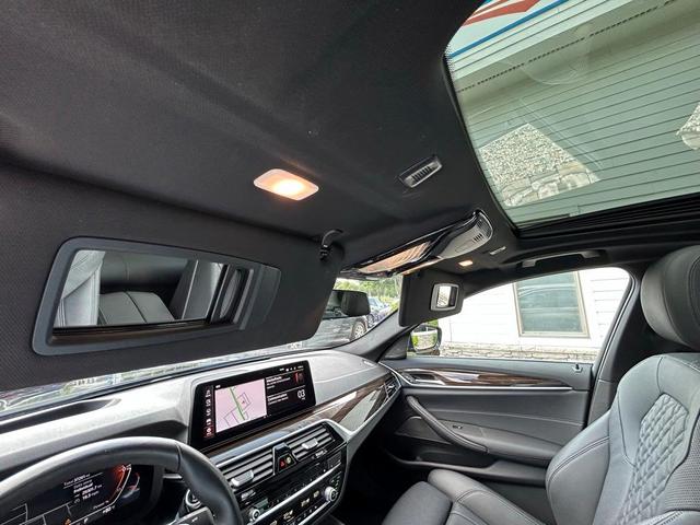 Photo of 2022 Black Sapphire Metallic BMW 540