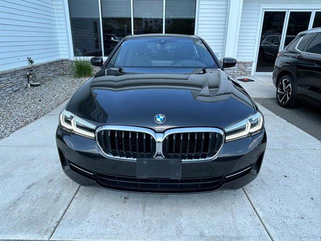 Photo of 2022 Black Sapphire Metallic BMW 540