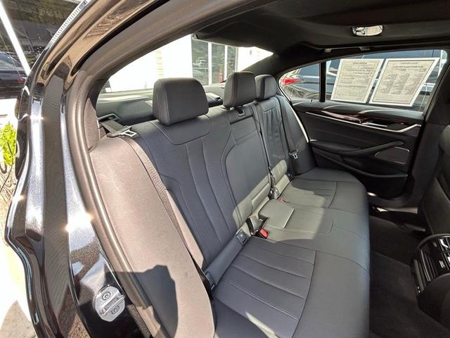 Photo of 2022 Black Sapphire Metallic BMW 540