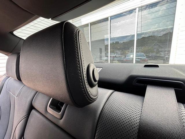 Photo of 2022 Black Sapphire Metallic BMW 540