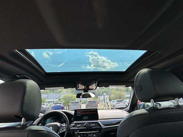 Photo of 2022 Black Sapphire Metallic BMW 540