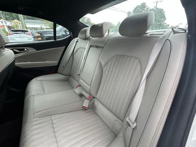 Photo of 2022 White Genesis G70