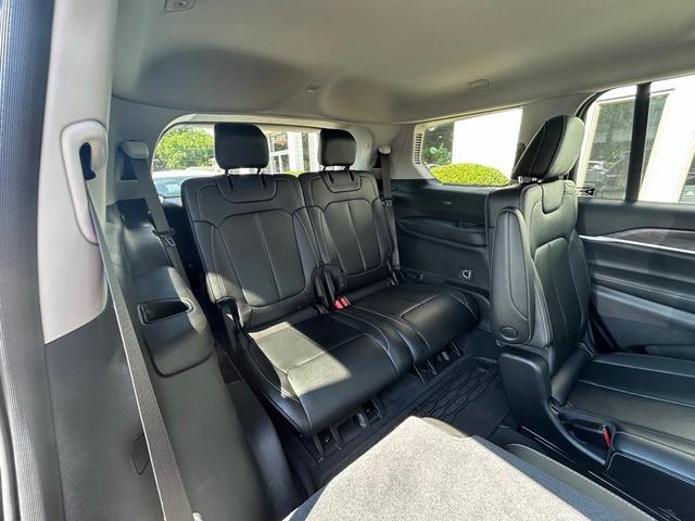 Photo of 2023 Diamond Black Jeep Grand Cherokee L