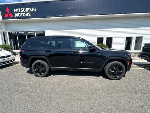 Photo of 2023 Diamond Black Jeep Grand Cherokee L