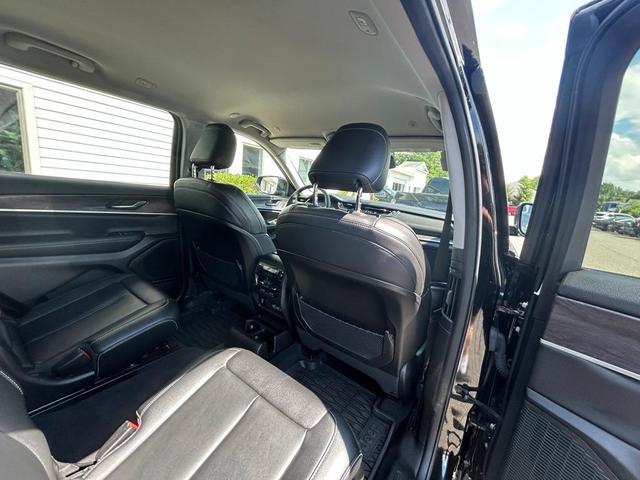 Photo of 2023 Diamond Black Jeep Grand Cherokee L