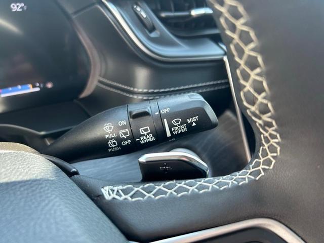 Photo of 2023 Diamond Black Jeep Grand Cherokee L