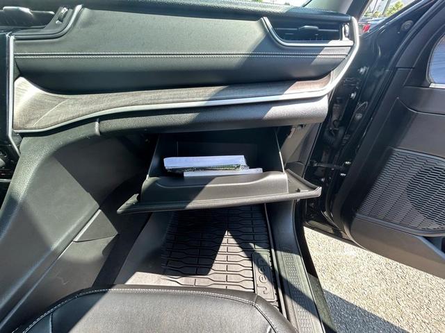 Photo of 2023 Diamond Black Jeep Grand Cherokee L