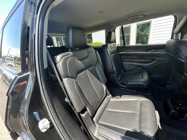 Photo of 2023 Diamond Black Jeep Grand Cherokee L