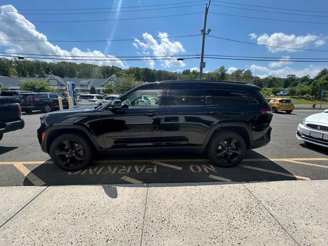 Photo of 2023 Diamond Black Jeep Grand Cherokee L