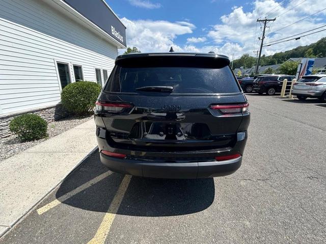 Photo of 2023 Diamond Black Jeep Grand Cherokee L