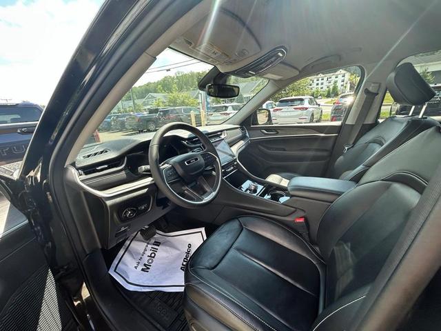 Photo of 2023 Diamond Black Jeep Grand Cherokee L