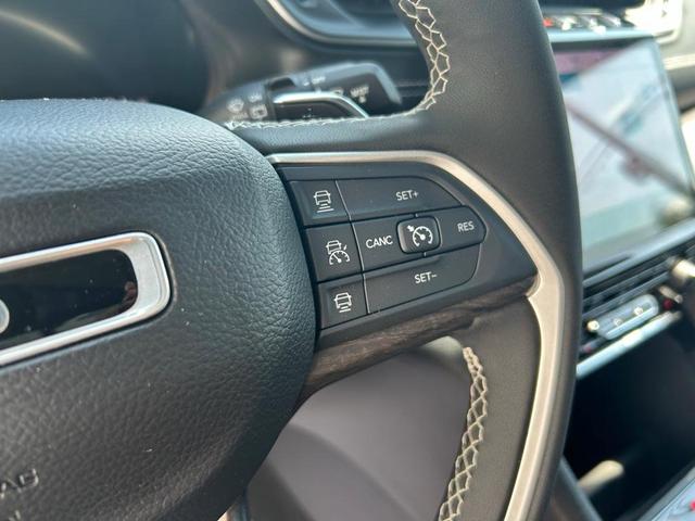 Photo of 2023 Diamond Black Jeep Grand Cherokee L