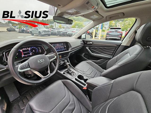 Photo of 2024 Opal White Pearl Effect Volkswagen Jetta