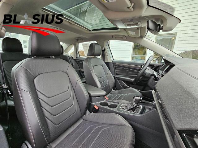 Photo of 2024 Opal White Pearl Effect Volkswagen Jetta