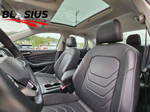 Photo of 2024 Opal White Pearl Effect Volkswagen Jetta