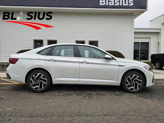 Photo of 2024 Opal White Pearl Effect Volkswagen Jetta