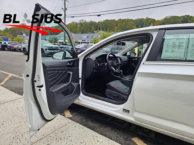 Photo of 2024 Opal White Pearl Effect Volkswagen Jetta