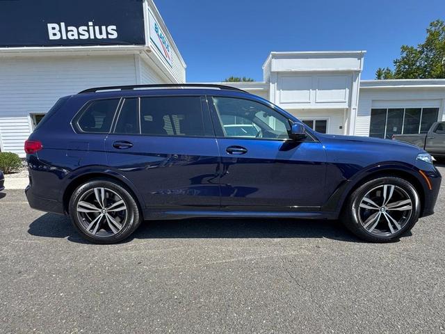Photo of 2022 Tanzanite Blue II Metallic BMW X7