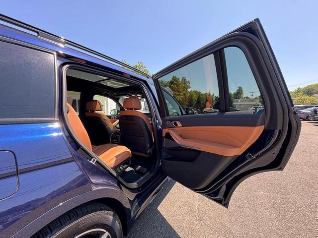Photo of 2022 Tanzanite Blue II Metallic BMW X7