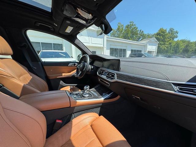 Photo of 2022 Tanzanite Blue II Metallic BMW X7