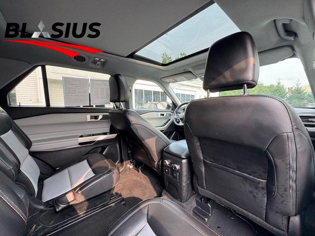 Photo of 2022 Star White Ford Explorer