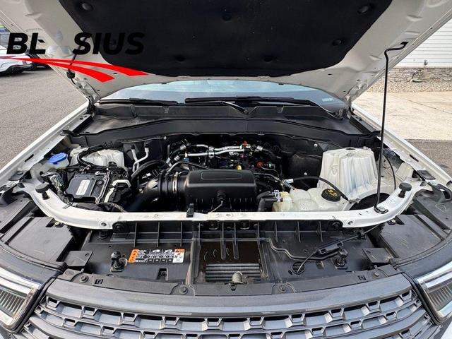 Photo of 2022 Star White Ford Explorer