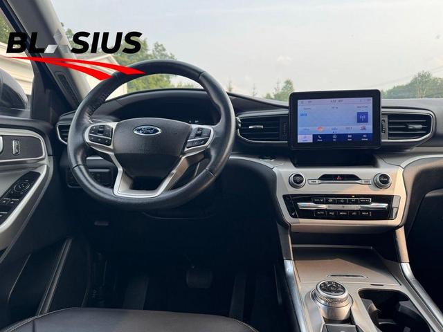Photo of 2022 Star White Ford Explorer