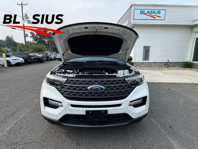 Photo of 2022 Star White Ford Explorer