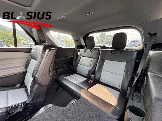 Photo of 2022 Star White Ford Explorer