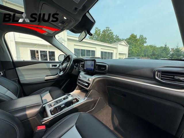 Photo of 2022 Star White Ford Explorer