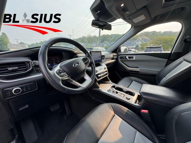 Photo of 2022 Star White Ford Explorer