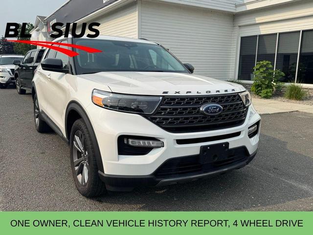 Photo of 2022 Star White Ford Explorer