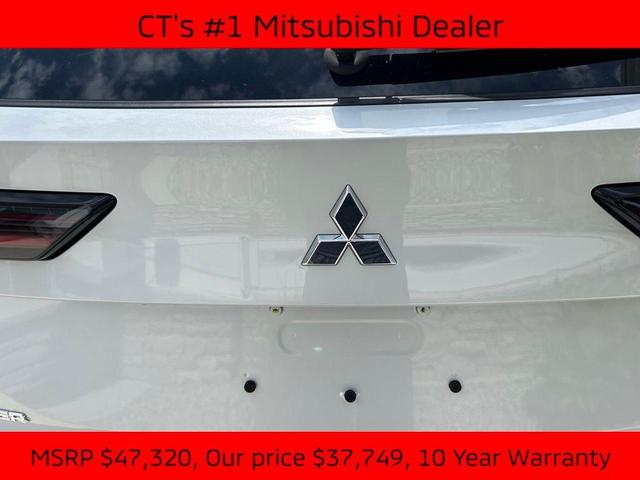 Photo of 2025 White Diamond / Black Mitsubishi Outlander