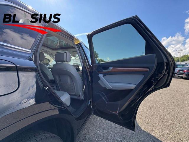 Photo of 2022 Mythos Black Metallic Audi Q5