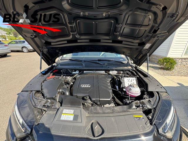 Photo of 2022 Mythos Black Metallic Audi Q5