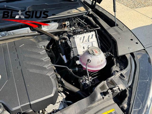 Photo of 2022 Mythos Black Metallic Audi Q5