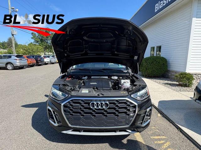 Photo of 2022 Mythos Black Metallic Audi Q5