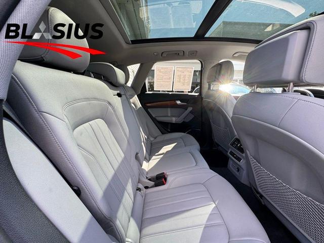 Photo of 2022 Mythos Black Metallic Audi Q5