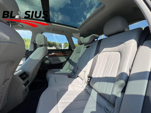 Photo of 2022 Mythos Black Metallic Audi Q5