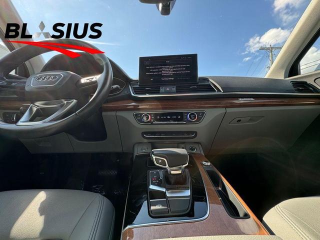 Photo of 2022 Mythos Black Metallic Audi Q5