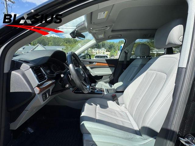 Photo of 2022 Mythos Black Metallic Audi Q5