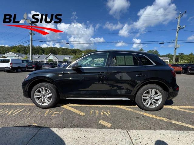 Photo of 2022 Mythos Black Metallic Audi Q5