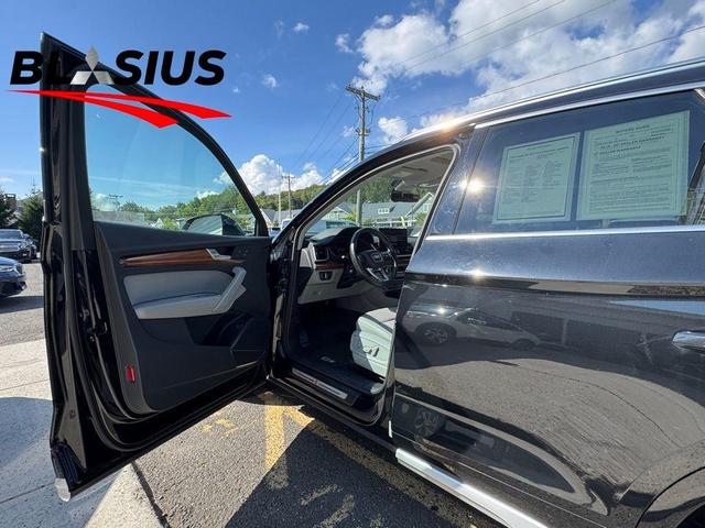 Photo of 2022 Mythos Black Metallic Audi Q5