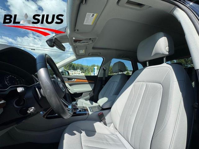 Photo of 2022 Mythos Black Metallic Audi Q5