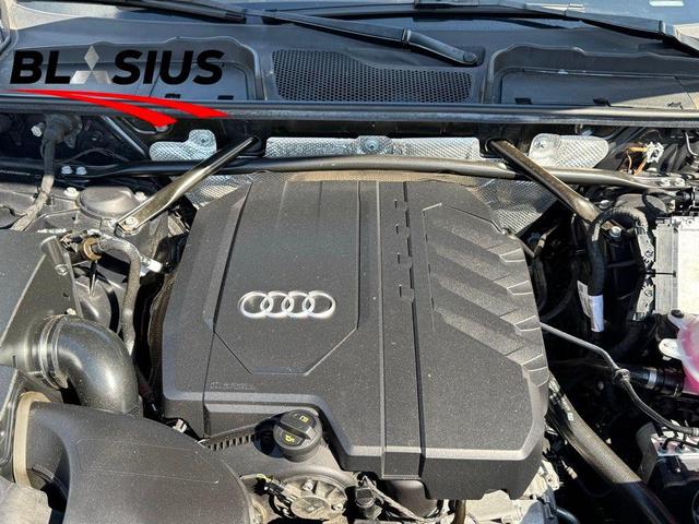 Photo of 2022 Mythos Black Metallic Audi Q5