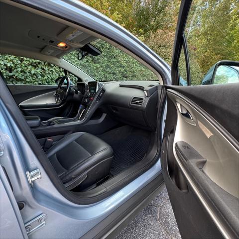 Photo of 2013 Blue Topaz Metallic Chevrolet Volt
